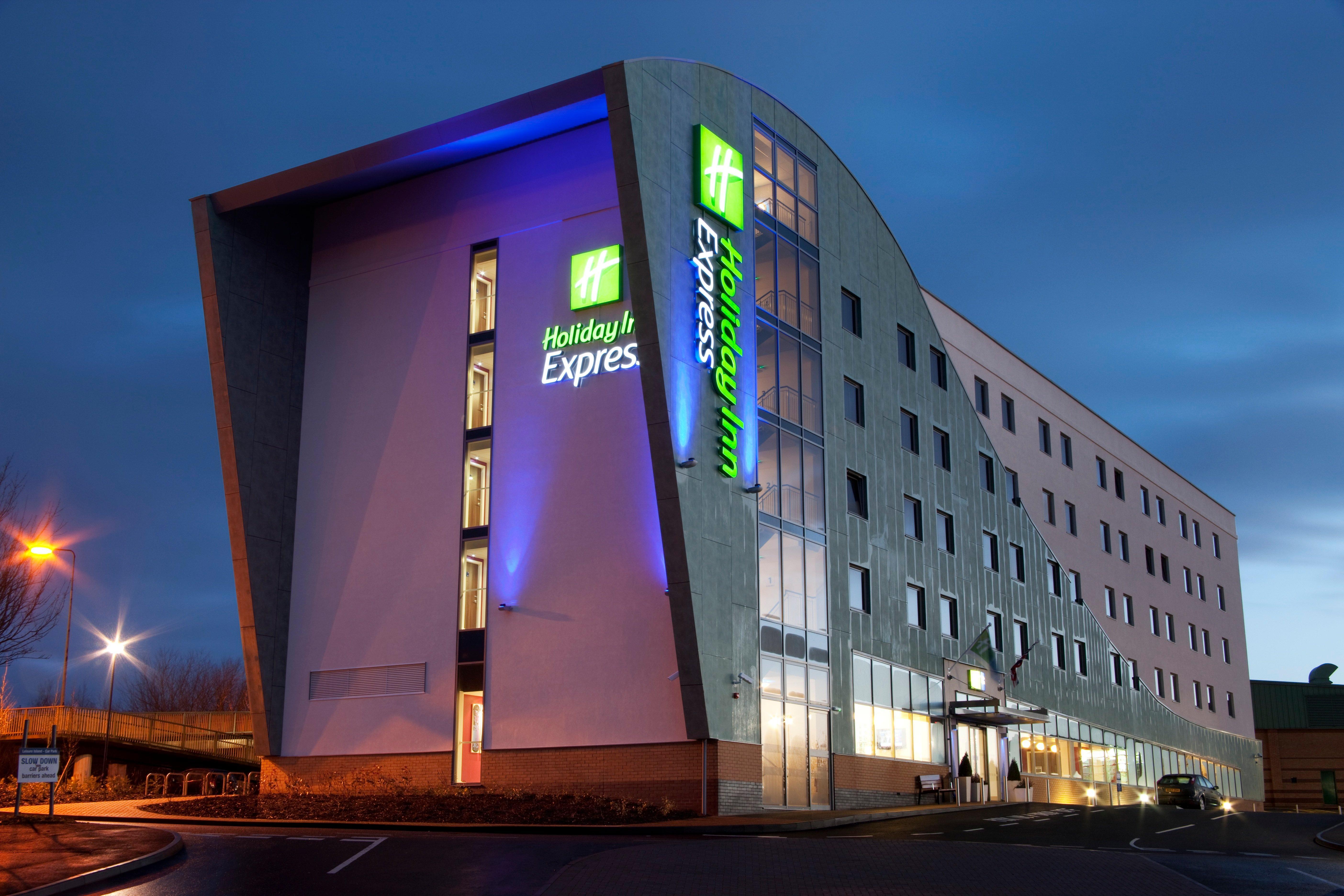 Holiday Inn Express Tamworth By Ihg Exterior foto