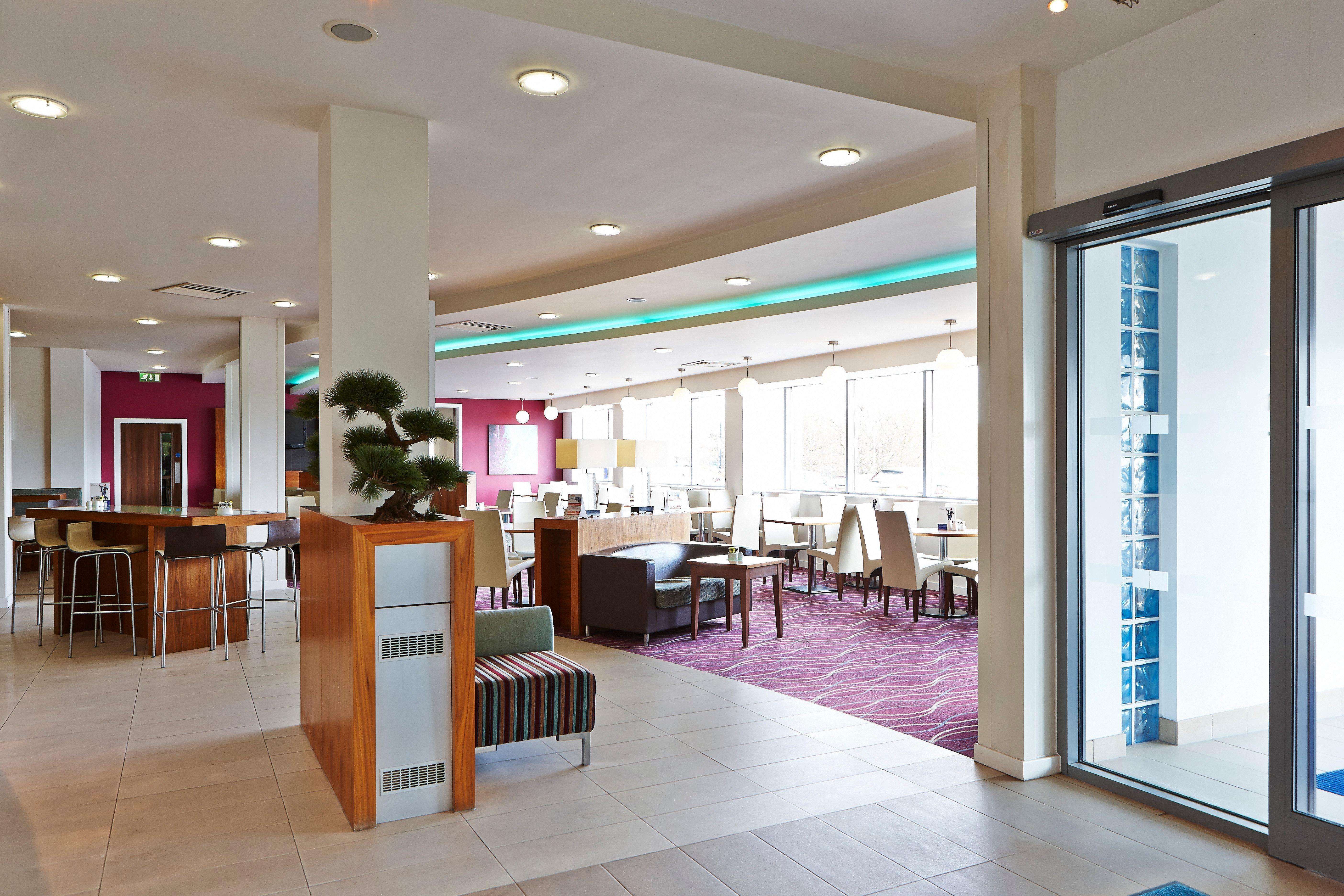 Holiday Inn Express Tamworth By Ihg Exterior foto